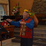 11-8.福音站母會達瓦達旺教會下午禮拜後王和家老師教歌